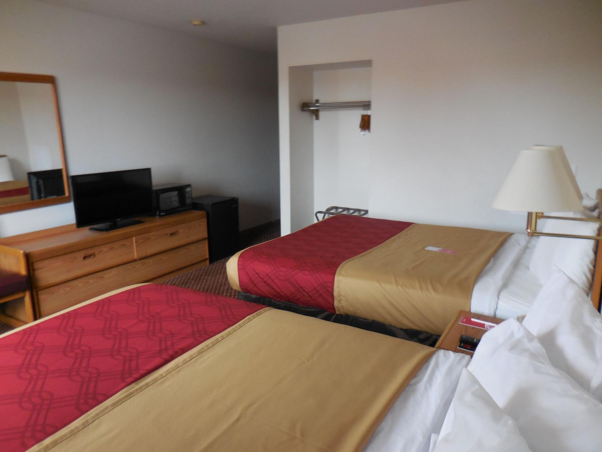 Travelodge By Wyndham Escanaba Esterno foto