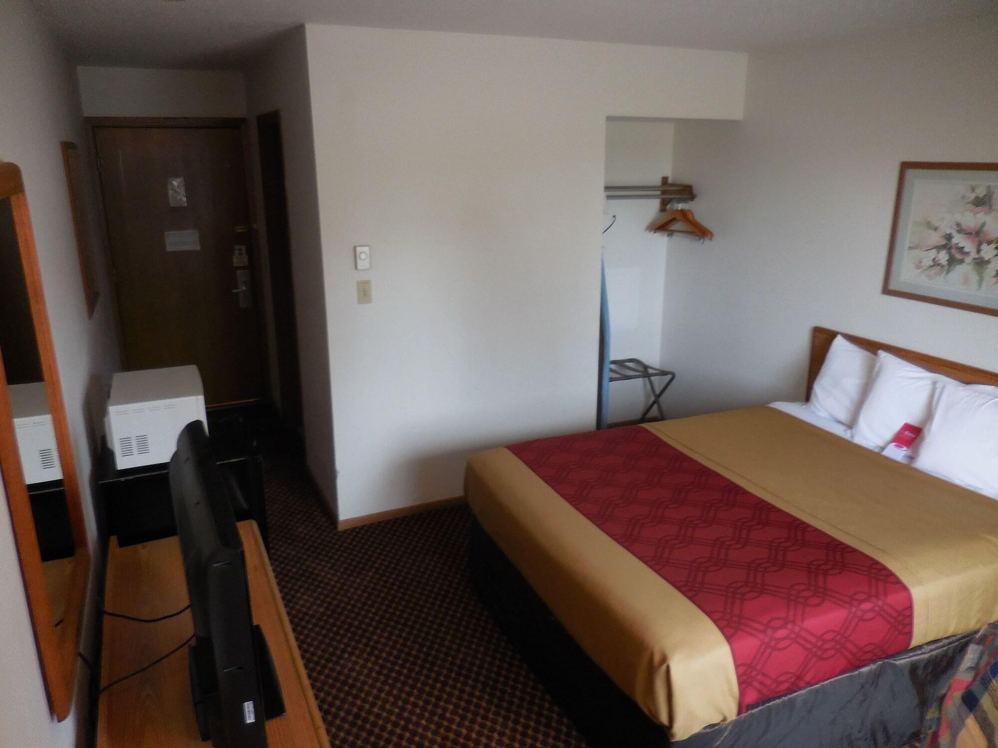 Travelodge By Wyndham Escanaba Esterno foto