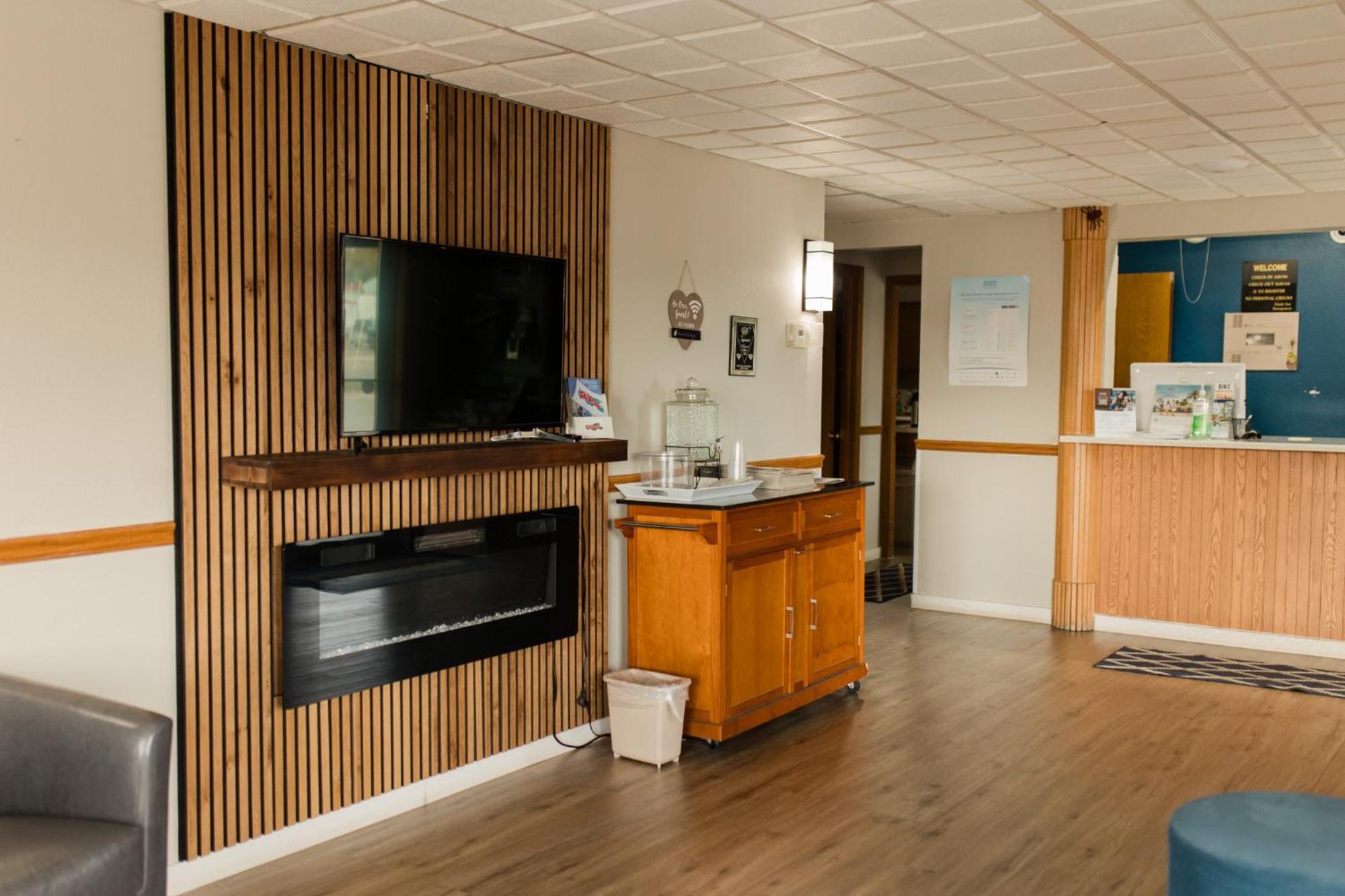 Travelodge By Wyndham Escanaba Esterno foto