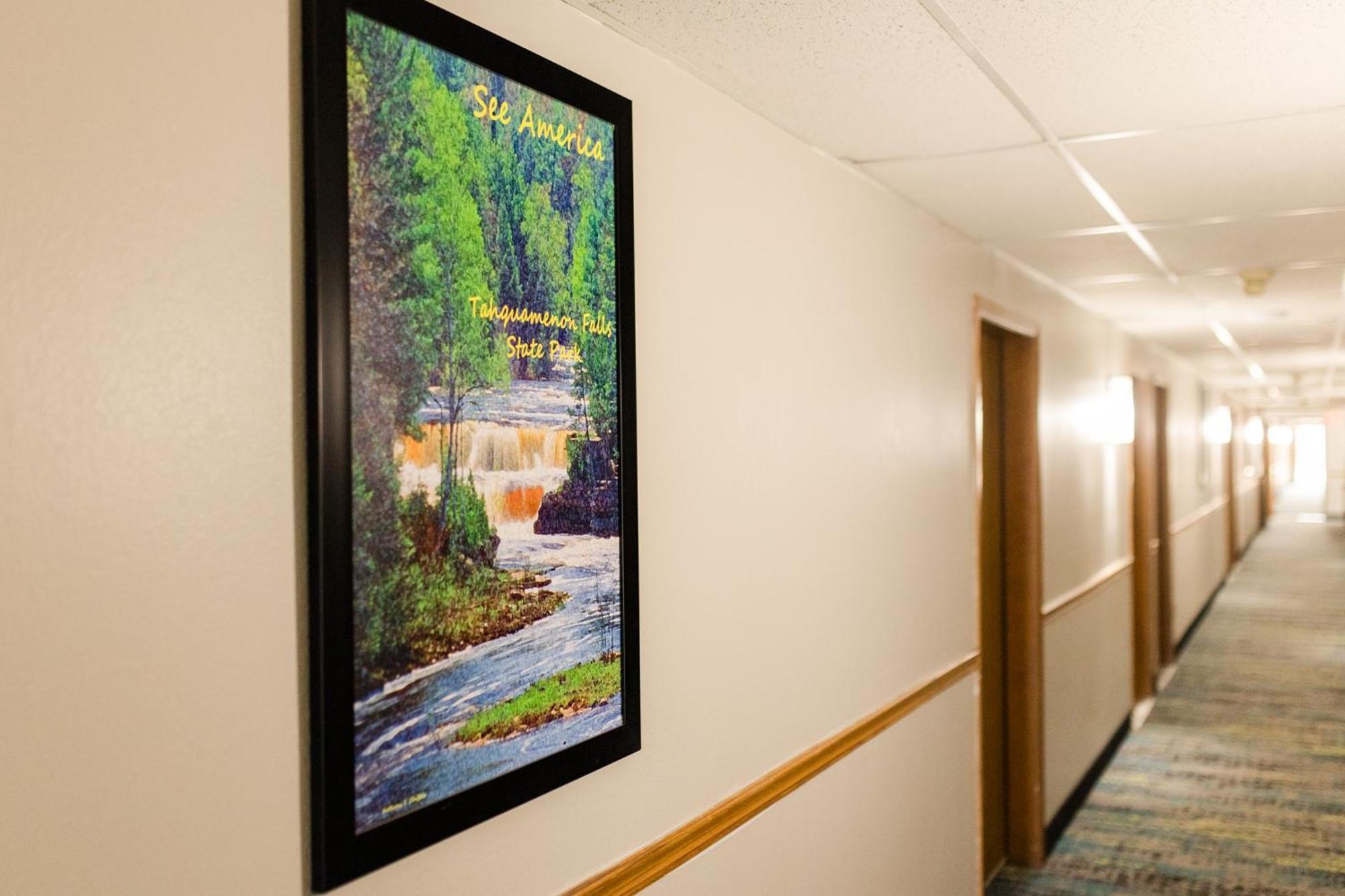 Travelodge By Wyndham Escanaba Esterno foto