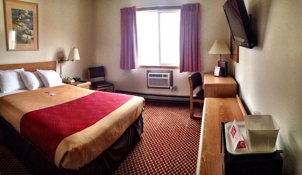 Travelodge By Wyndham Escanaba Esterno foto