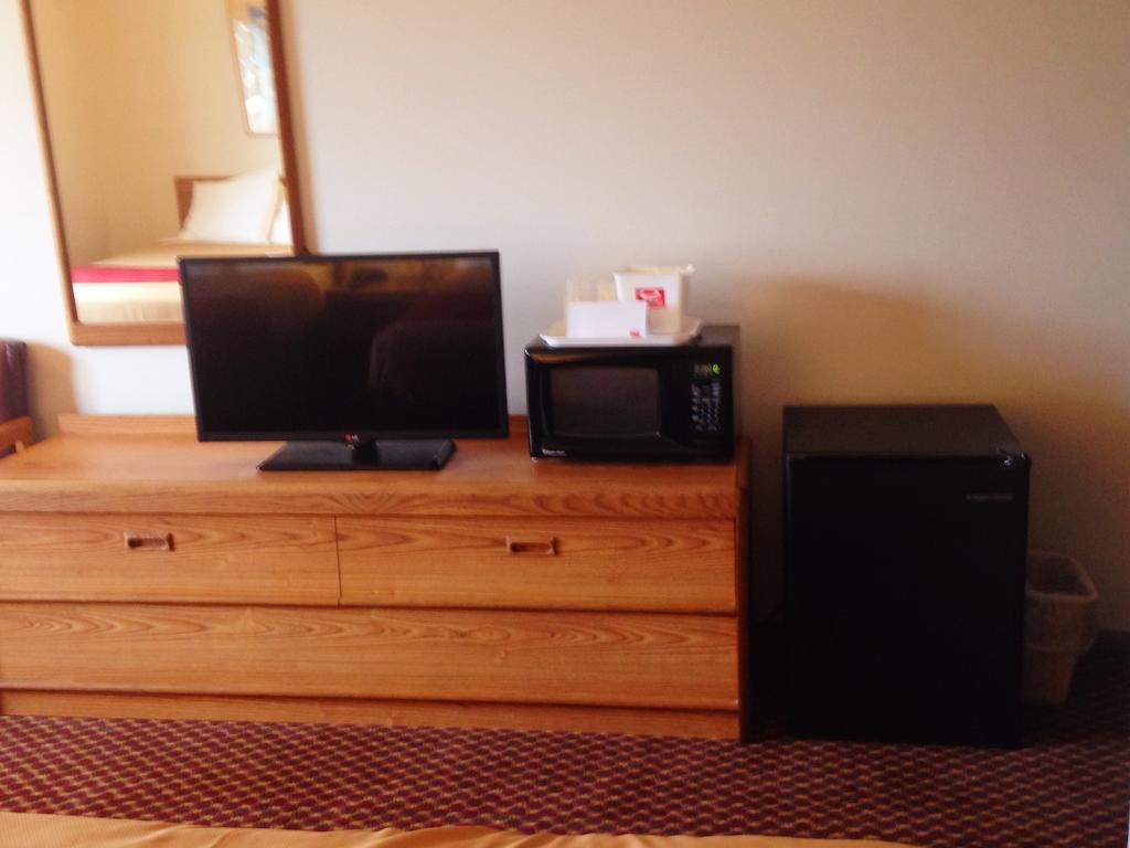 Travelodge By Wyndham Escanaba Esterno foto