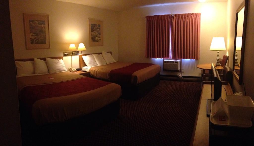 Travelodge By Wyndham Escanaba Esterno foto
