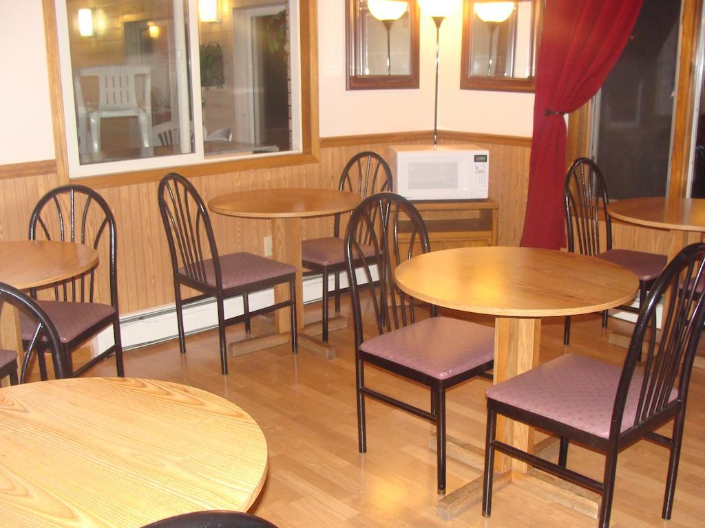 Travelodge By Wyndham Escanaba Esterno foto