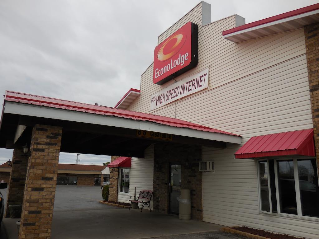 Travelodge By Wyndham Escanaba Esterno foto