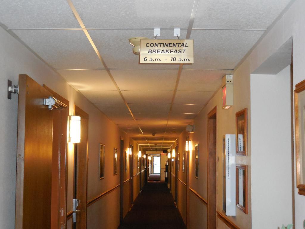 Travelodge By Wyndham Escanaba Esterno foto